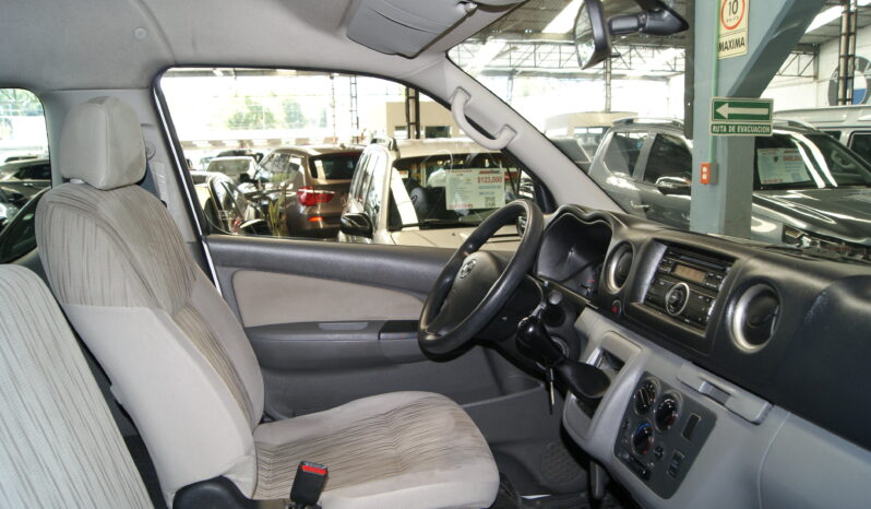 Nissan Urvan 15 Pas Amplia 2020 lleno