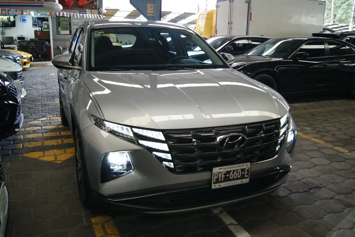 
								Hyundai Tucson full									