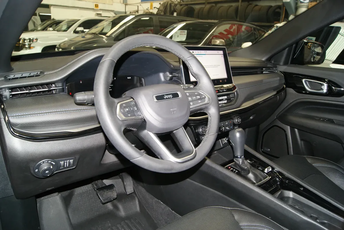 
								Jeep Compass full									