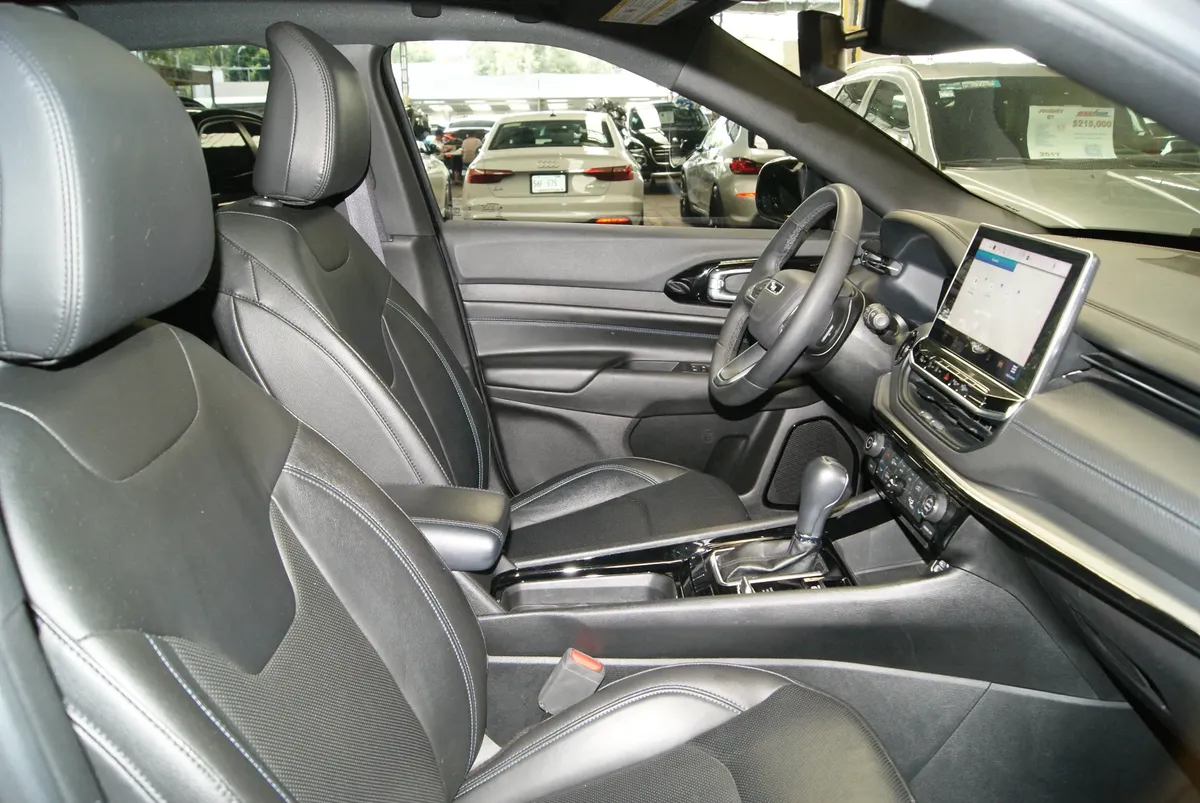
								Jeep Compass full									