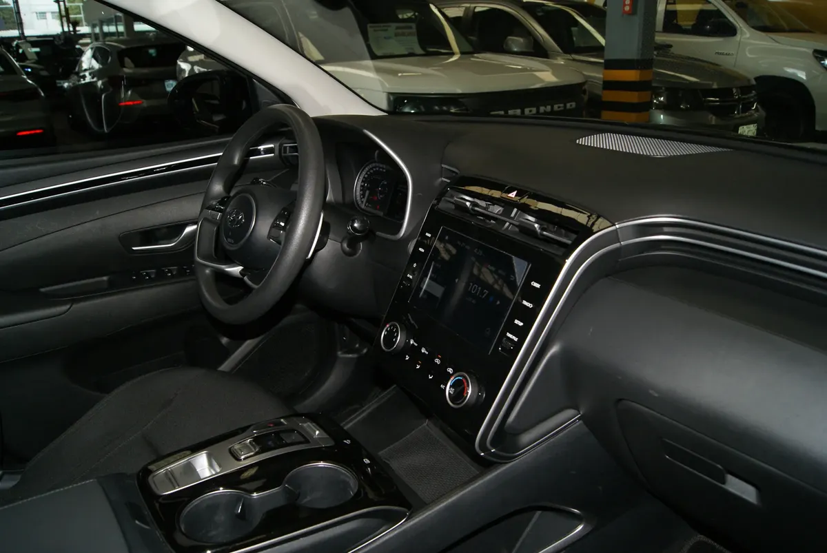 
								Hyundai Tucson full									
