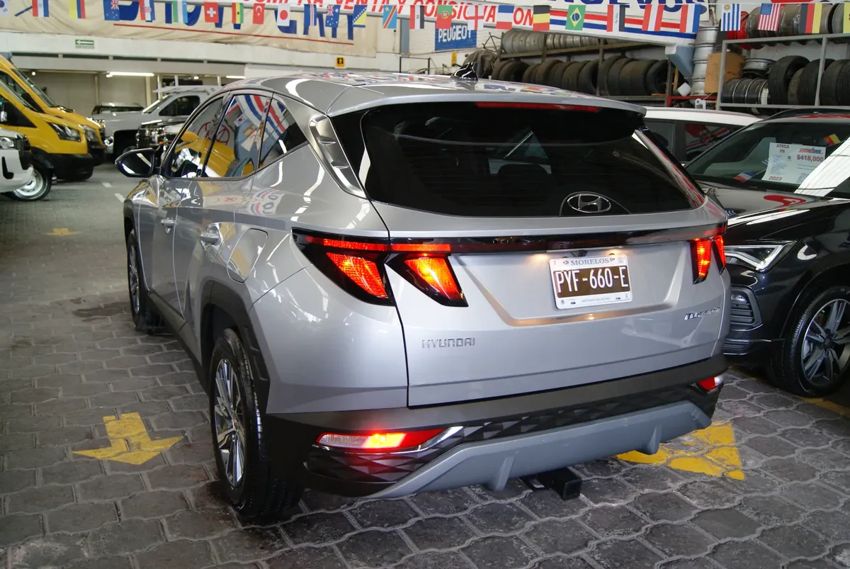 
								Hyundai Tucson full									