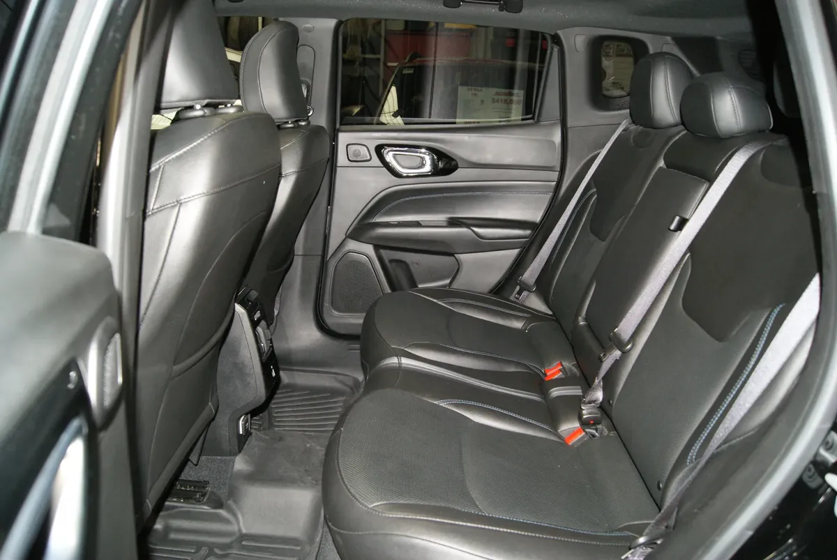 
								Jeep Compass full									