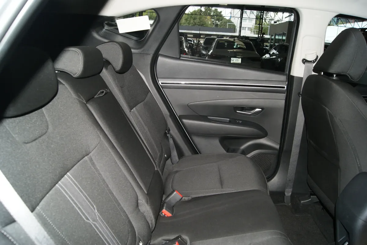 
								Hyundai Tucson full									
